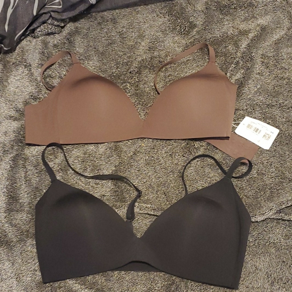 Lululemon take shape bras, set of 2 👇 please read